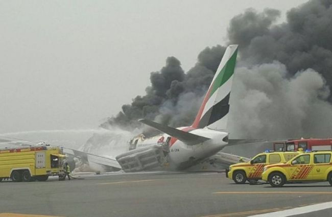 VIDEO: V Dubaji havarovalo lietadlo, počas zásahu zomrel hasič