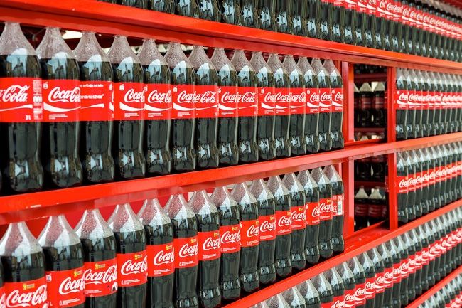 Coca-Cola mení fľaše. Dôvodom je pôrodnosť