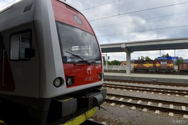Ministerstvo dopravy neteší, že v súťaži ŽSR vyhrali zadĺžené firmy