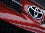 Zisk japonskej automobilky Toyota v uplynulom kvartáli klesol