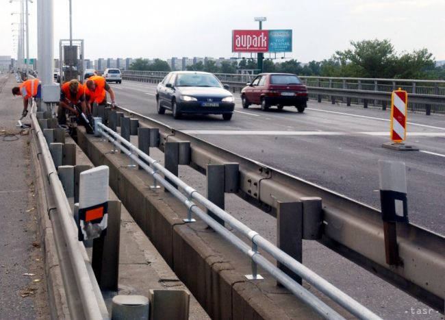 V Trenčíne majú chodci cez most Ostrov k dispozícii dočasnú lávku