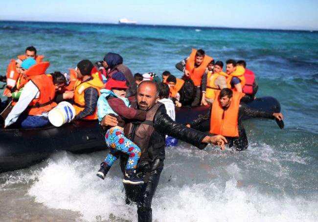 Pri pobreží ostrova Lesbos zachránili 70 migrantov