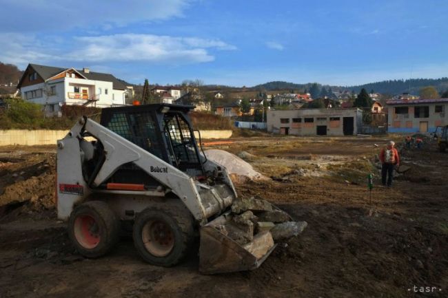 V priemyselnom parku Vigľaš začal stavať závod výrobca nakladačov