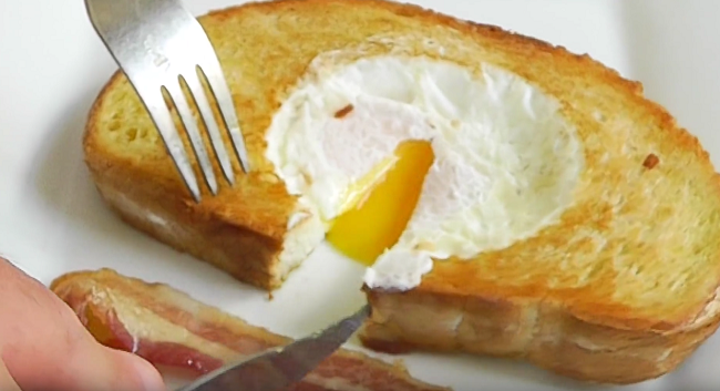 Video: Ako pripraviť vajíčko v chlebe