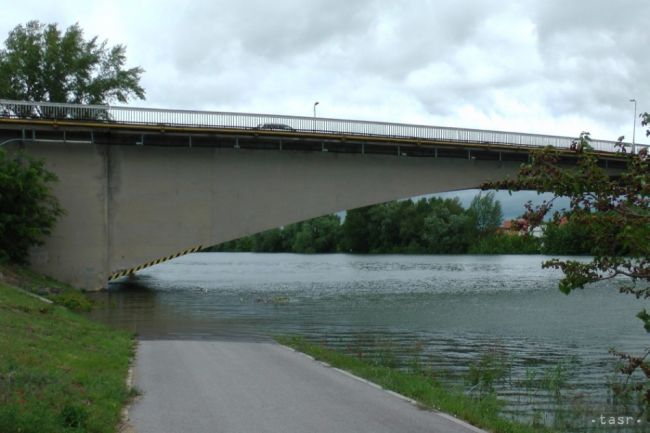 Zo štyroch etáp výstavby Vážskej vodnej cesty je dokončená len prvá