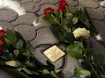Tri zavraždené židovské rodiny pripomínajú v Prievidzi pamätné kamene
