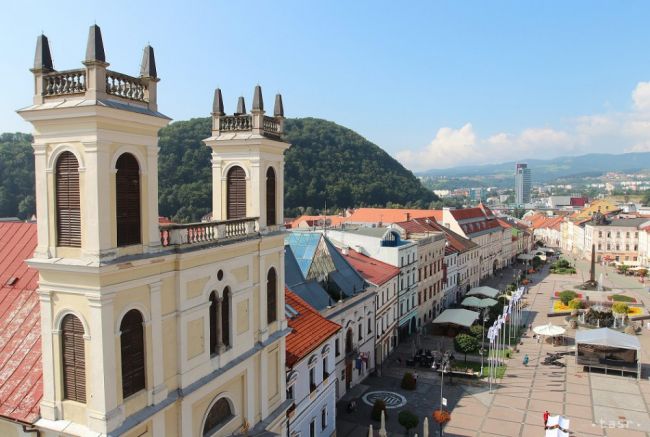 O odpredaji pavilónov krajský parlament v Banskej Bystrici nerozhodol