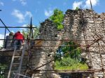 Muránsky hrad počas tejto sezóny obnovovali aj dobrovoľníci