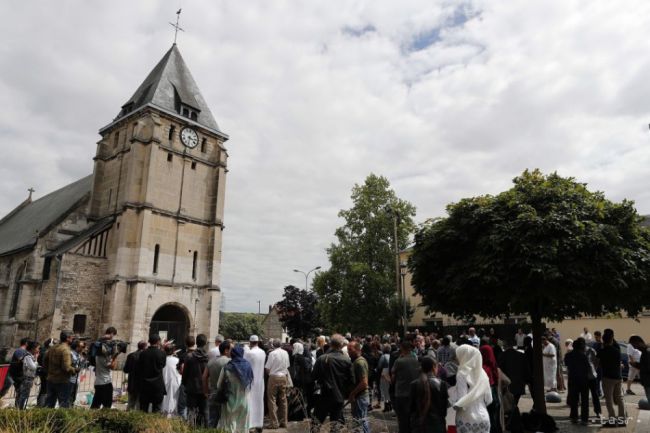 Vo Francúzku chytili ďalšieho podozrivého v prípade vraždy kňaza