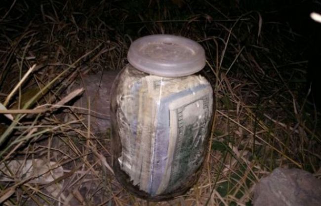Skorumpovaný ukrajinský sudca úplatky schovával v zaváraninovej fľaši
