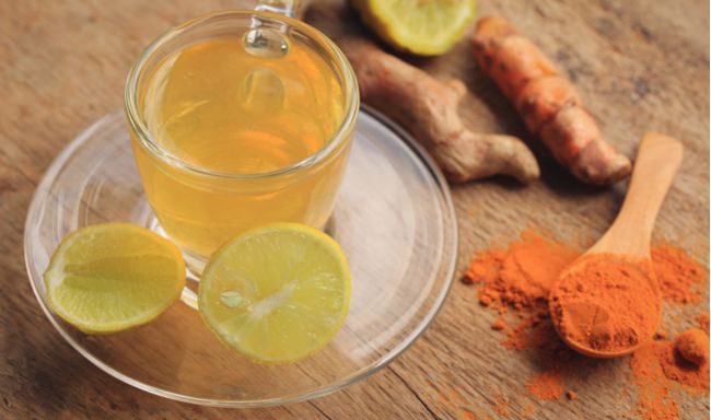 Zázvorový čaj s kurkumou: Poznáte jeho blahodárne účinky?
