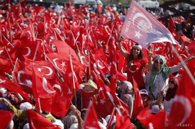 V Turecku vydali zatykače na takmer 650 právnikov a prokurátorov
