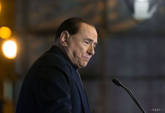 Berlusconi sa rozlúčil s fanúšikmi milánskeho AC, klub kúpil z lásky