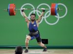 Iránsky vzpierač Rostami zlatý v kategórii do 85 kg