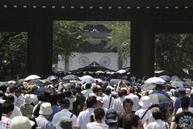 Premiér Abe na výročie konca vojny svätyňu Jasukuni nenavštívil