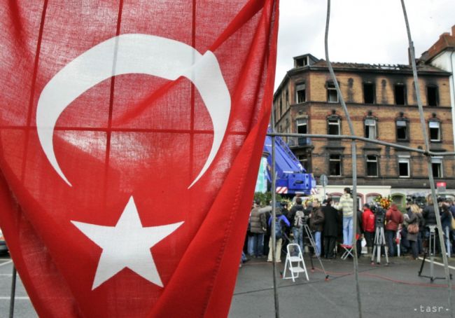 Turecká polícia v súvislosti s prevratom prehľadala sídla 44 firiem