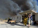 V dôsledku prírodných požiarov evakuovali v Kalifornii 82.000 ľudí