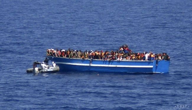 Pri pobreží Stredozemného mora zachránili 50 afrických migrantov