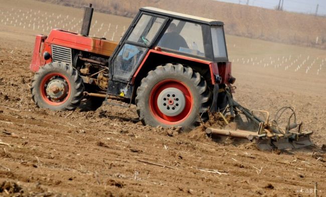 V Kysuckom Novom Meste horeli dva traktory a buldozér