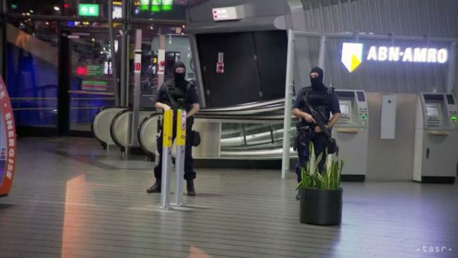 Holandsko ruší sprísnené bezpečnostné opatrenia na amsterdamskom letisku