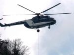 Vrtuľník pomáhal vo Vysokých Tatrách zachrániť turistu