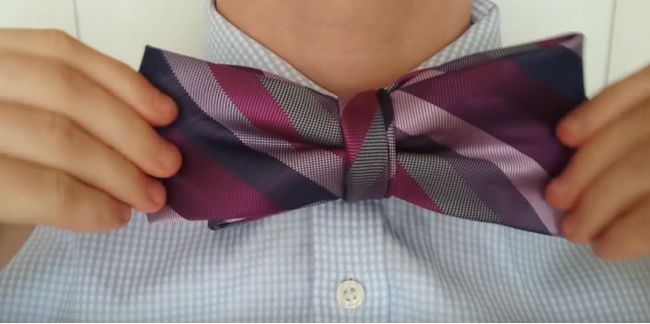 Video: Takto zmeníte vašu kravatu na motýlika