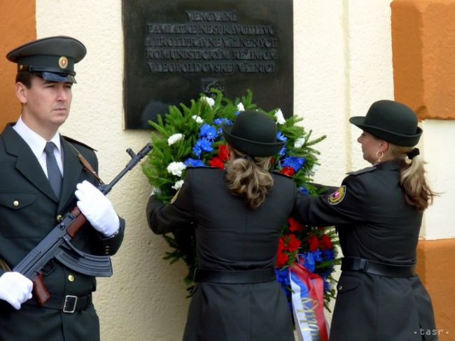 Politickí väzni chcú, aby si žiaci pripomínali aj zločiny komunizmu