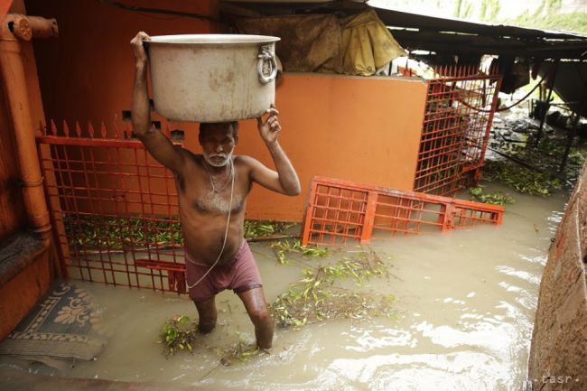 Pri záplavách v Indii zahynulo najmenej 40 ľudí