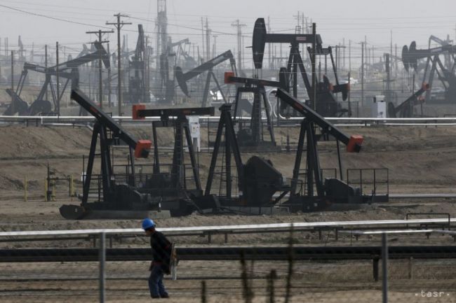 Ceny ropy klesli o vyše 2,5 %