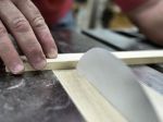 Video: Dokáže papier prerezať drevo?