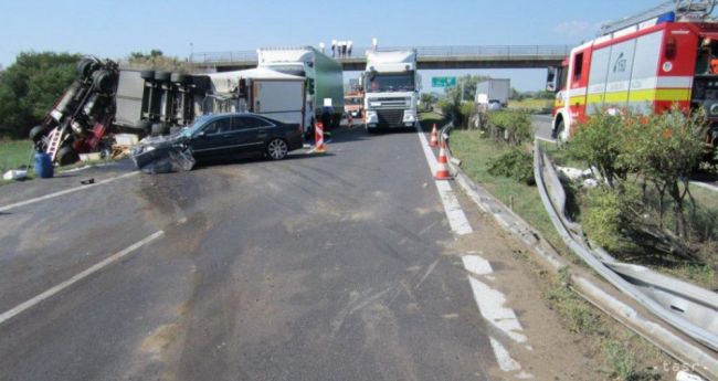Zápchy na diaľnici do Maďarska: Hromadná nehoda obmedzila dopravu