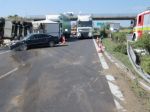 Zápchy na diaľnici do Maďarska: Hromadná nehoda obmedzila dopravu