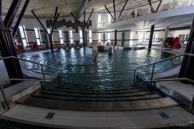 Prvá plaváreň v Petržalke je otvorená, zatiaľ ju testujú dobrovoľníci