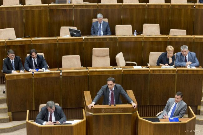 Poslancov čaká vyše 60 zákonov a odvolávanie Fica s Kaliňákom