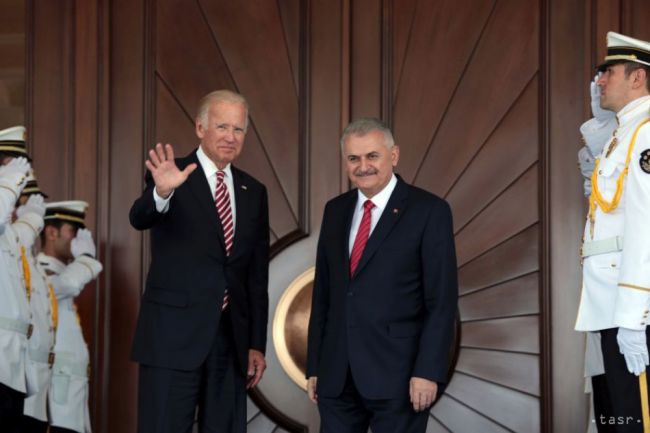 Americký viceprezident prisľúbil pomoc v súvislosti s Gülenom
