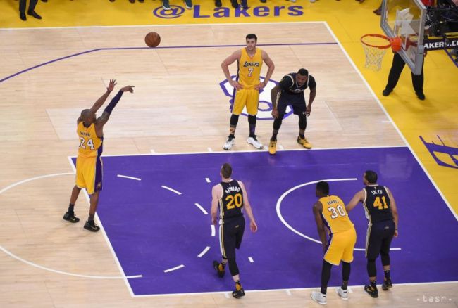 NBA: Los Angeles Lakers podpísali kontrakty s Ingramom a I Ťien-lienom