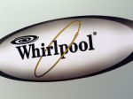 Whirlpool vyzval klientov, aby vrátili mikrovlnky pre riziko požiaru