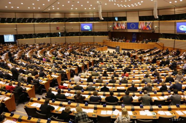 Brusel chce umožniť vydavateľstvám spoplatniť výsledky vo vyhľadávaní