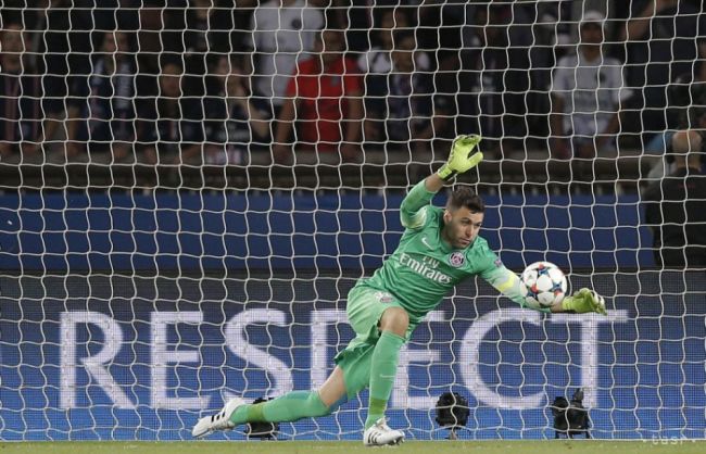 Brankár Sirigu z PSG na hosťovanie do FC Sevilla