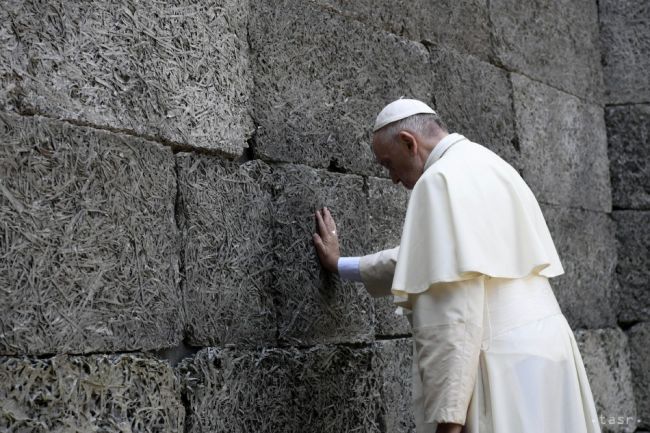 Pápež František plánuje navštíviť obce zničené zemetrasením