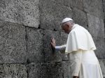 Pápež František plánuje navštíviť obce zničené zemetrasením