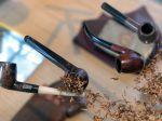 Milovníci fajok z celej Európy si zmerajú sily v ich pomalom fajčení