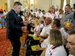 Premiér odovzdal členom výpravy paralympijského družstva dekréty