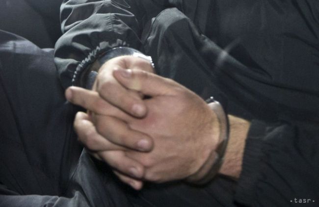 V Nemecku obvinili irackého azylanta; fotil sa s odrezanými hlavami