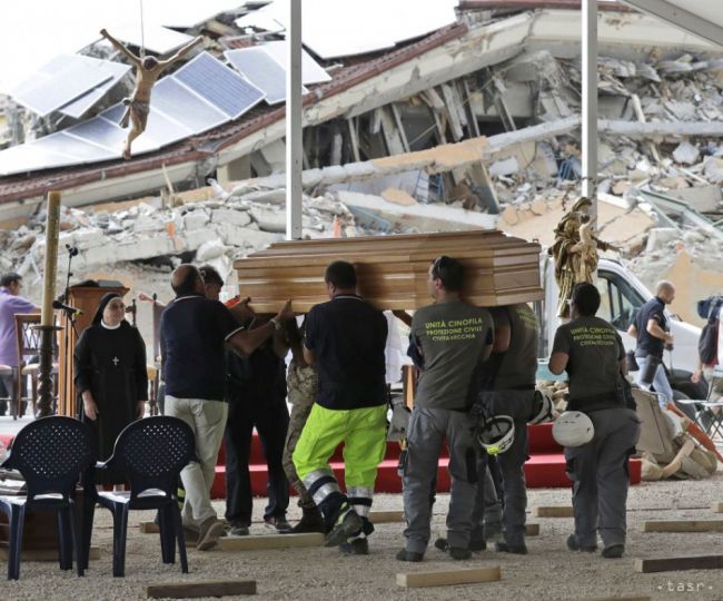 V Taliansku pochovali ďalšie obete zemetrasenia