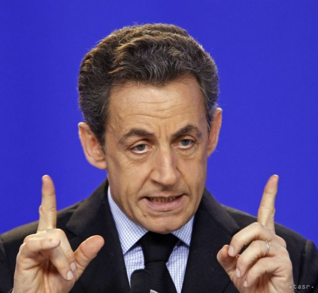 Francúzsko: Sarkozy by ako prezident kvôli burkinám zmenil ústavu