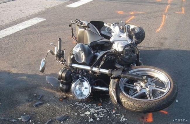 Polícia hľadá svedkov nehody motocyklistu, ktorý utrpel ťažké zranenie