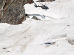 Záchranári v Alpách objavili telo pilota a vrak zrútenej stíhačky