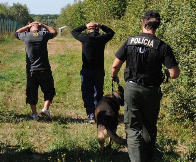 Maďarsko: Policajti zo SR zabránili narušeniu hraníc v 509 prípadoch