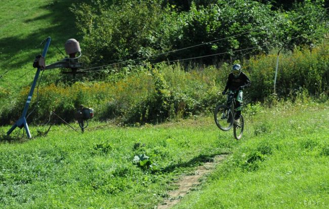 Dobrovoľníci vynovili rodinnú cyklocestu medzi Zvolenom a B. Bystricou